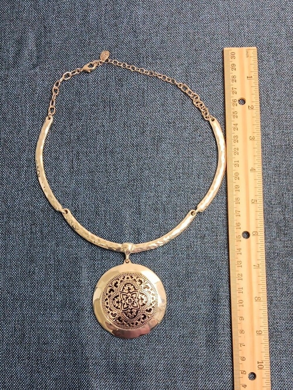 Silver-Tone Filigree Pendant Necklace - Elegant Women’s Jewelry - Picture 3 of 4